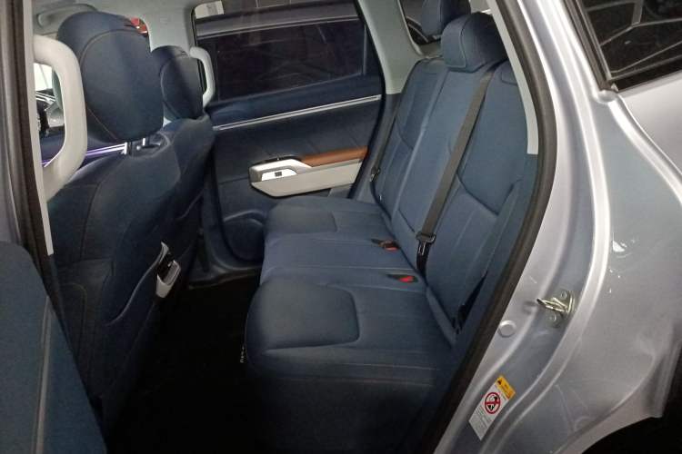 Used Deepal G318 2024 Four-Wheel-Drive Air Suspension Model Left Rear Seat