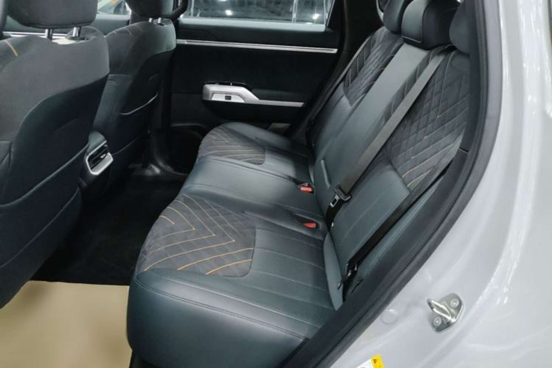 Used Deepal G318 2024 Four-Wheel-Drive Air Suspension Model Left Rear Seat