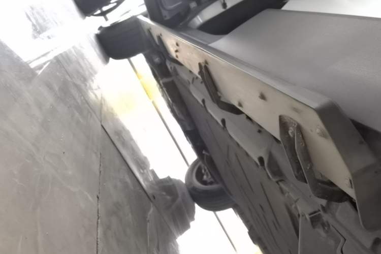 Used Deepal G318 2024 Four-Wheel-Drive Air Suspension Model Left Side Sill