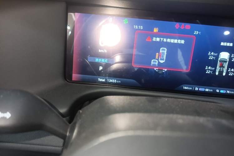 Used Deepal G318 2024 Four-Wheel-Drive Air Suspension Model Odometer Close Up