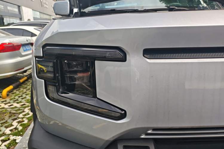 Used Deepal G318 2024 Two-Wheel Drive Comfort Edition Right Front Headlight