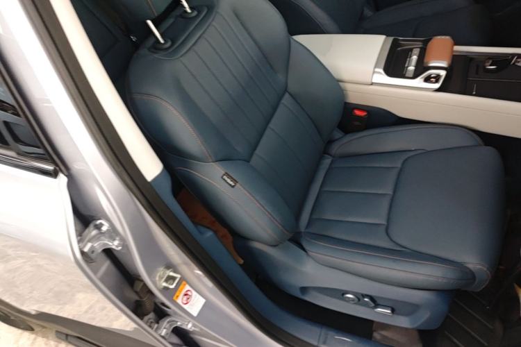 Used Deepal G318 2024 Four-Wheel-Drive Air Suspension Model Right Front Seat