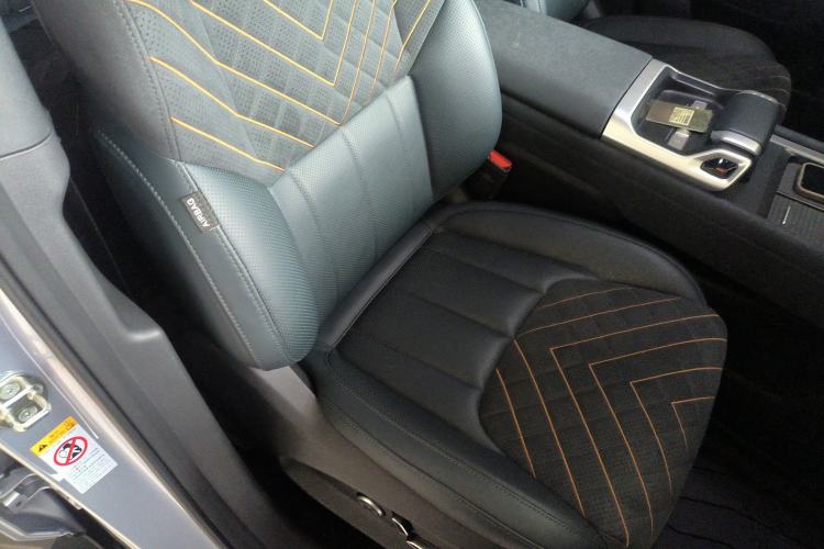 Used Deepal G318 2024 Four-Wheel-Drive Air Suspension Model Right Front Seat