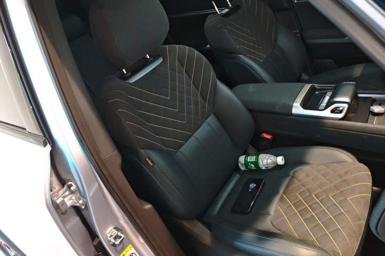 Used Deepal G318 2024 Four-Wheel-Drive Air Suspension Model Right Front Seat