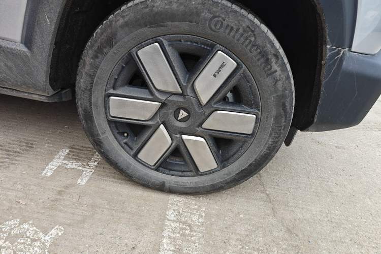 Used Deepal G318 2024 Four-Wheel-Drive Air Suspension Model Right Front Wheel Hub