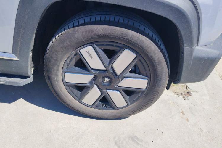 Used Deepal G318 2024 Four-Wheel-Drive Air Suspension Model Right Front Wheel Hub