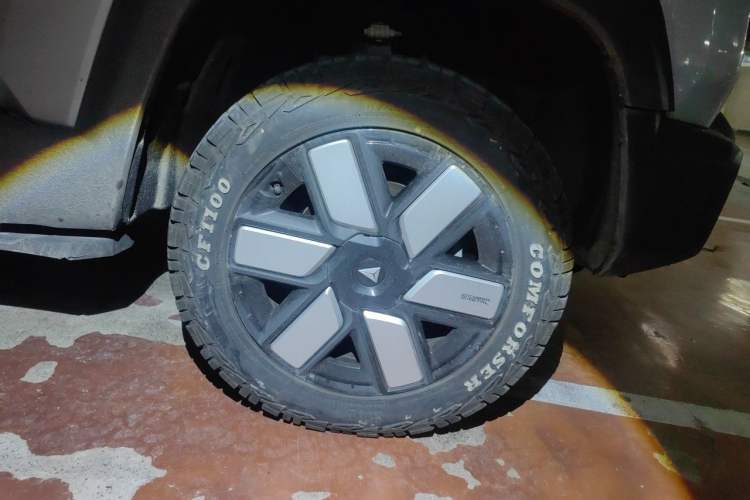Used Deepal G318 2024 Four-Wheel-Drive Air Suspension Model Right Front Wheel Hub