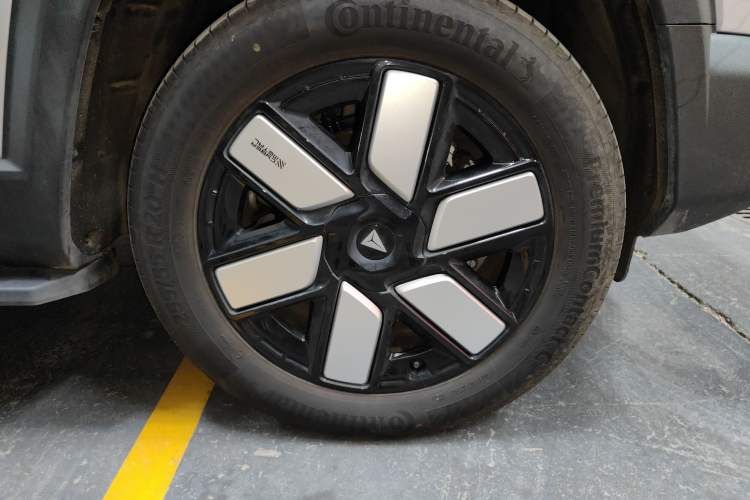 Used Deepal G318 2024 Four-Wheel-Drive Air Suspension Model Right Front Wheel Hub