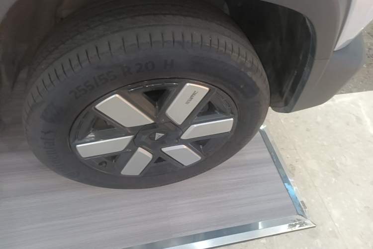 Used Deepal G318 2024 Four-Wheel-Drive Air Suspension Model Right Front Wheel Hub