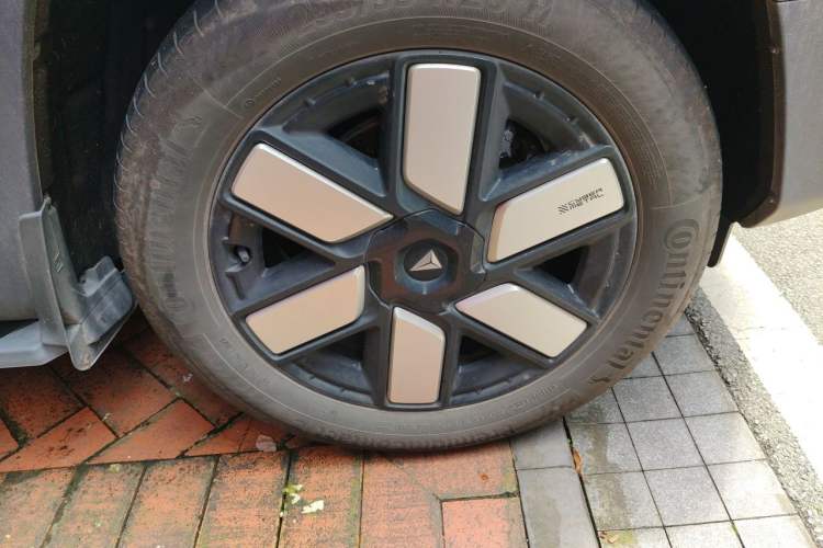 Used Deepal G318 2024 Four-Wheel-Drive Air Suspension Model Right Front Wheel Hub