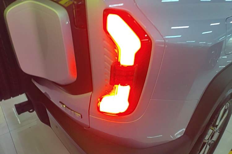 Used Deepal G318 2024 Four-Wheel-Drive Air Suspension Model Right Rear Taillight