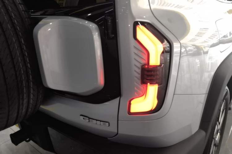 Used Deepal G318 2024 Four-Wheel-Drive Air Suspension Model Right Rear Taillight