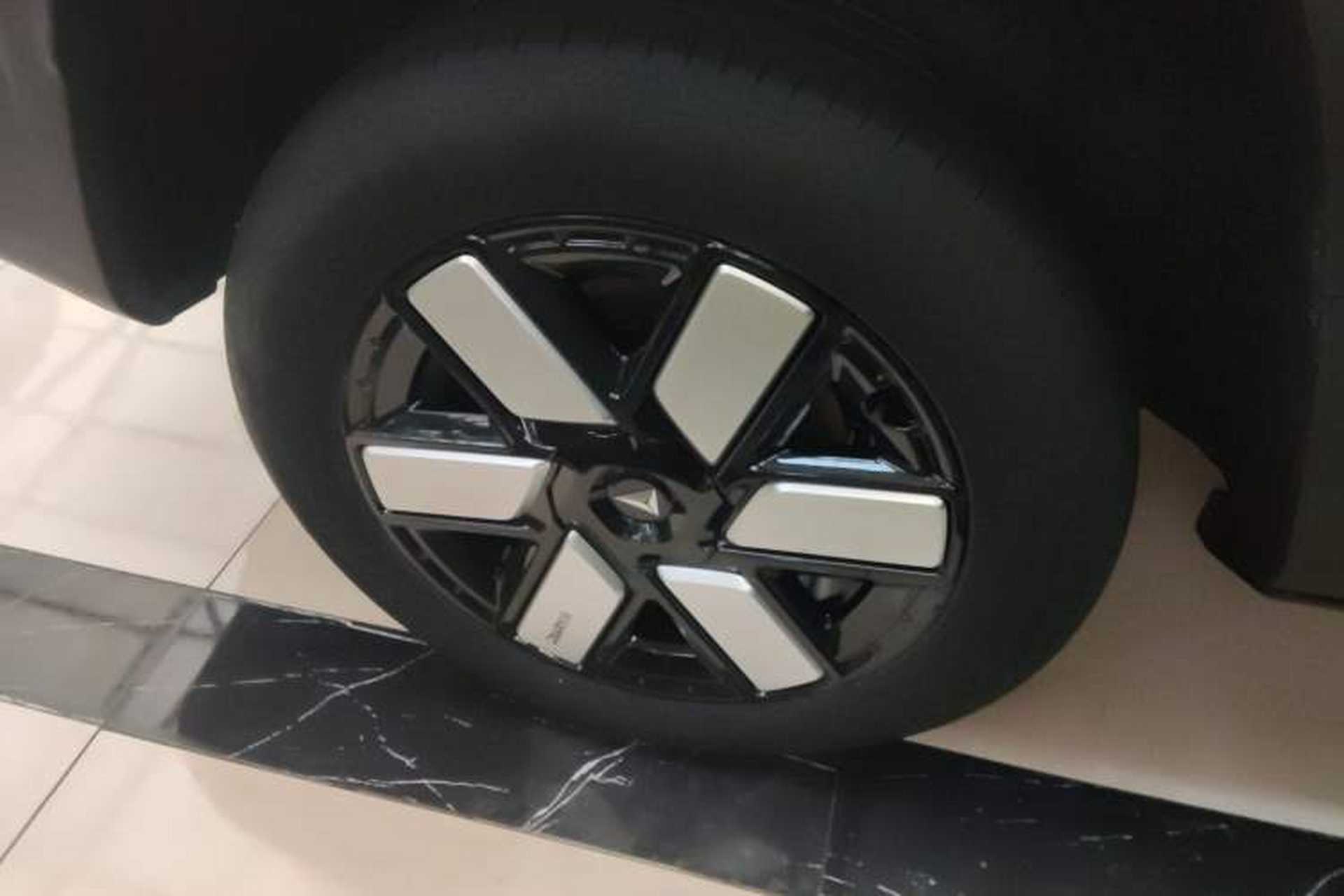 Used Deepal G318 2024 Four-Wheel-Drive Air Suspension Model Right Rear Wheel Hub