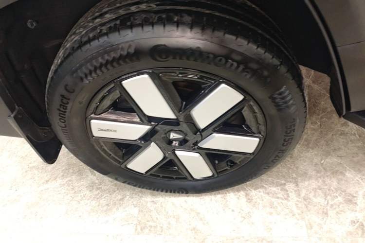 Used Deepal G318 2024 Four-Wheel-Drive Air Suspension Model Right Rear Wheel Hub