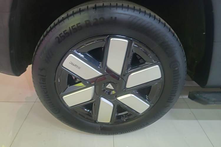 Used Deepal G318 2024 Four-Wheel-Drive Air Suspension Model Right Rear Wheel Hub