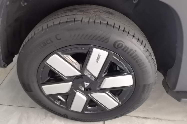 Used Deepal G318 2024 Four-Wheel-Drive Air Suspension Model Right Rear Wheel Hub