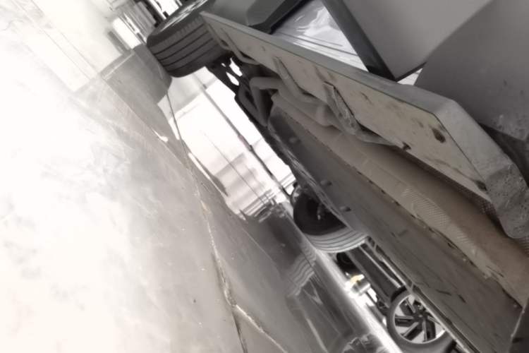 Used Deepal G318 2024 Four-Wheel-Drive Air Suspension Model Right Side Sill