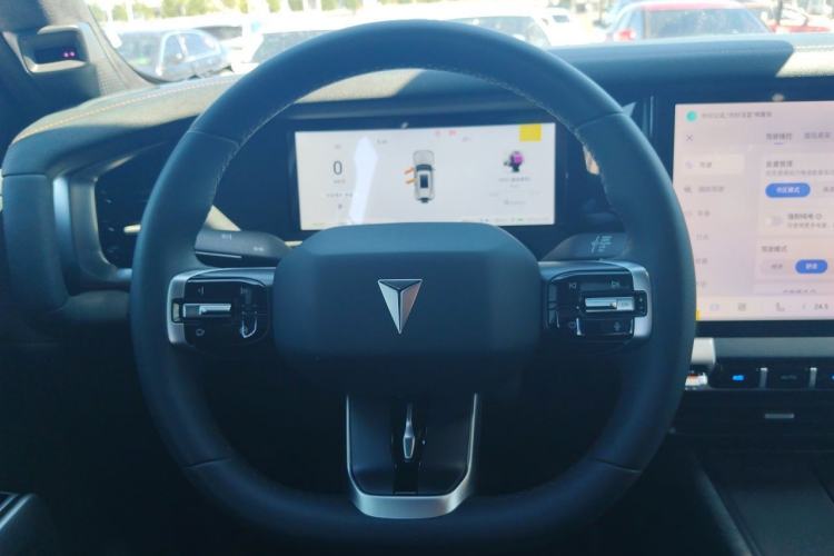 Used Deepal G318 2024 Four-Wheel-Drive Air Suspension Model Steering Wheel