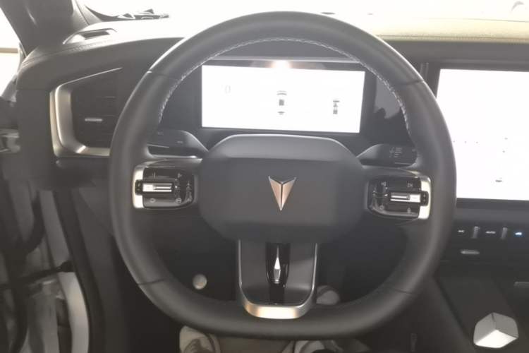 Used Deepal G318 2024 Four-Wheel-Drive Air Suspension Model Steering Wheel