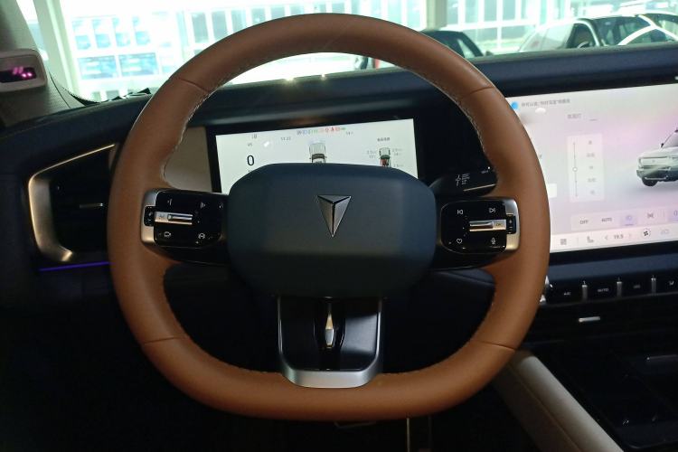 Used Deepal G318 2024 Four-Wheel-Drive Air Suspension Model Steering Wheel