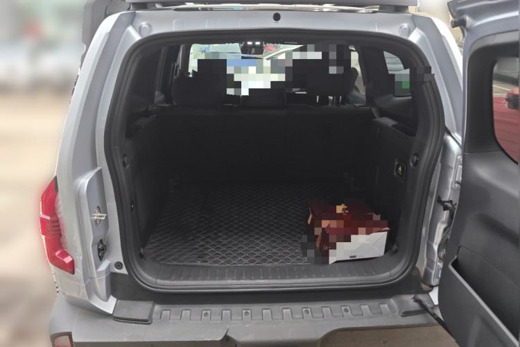 Used Deepal G318 2024 Four-Wheel-Drive Air Suspension Model Trunk