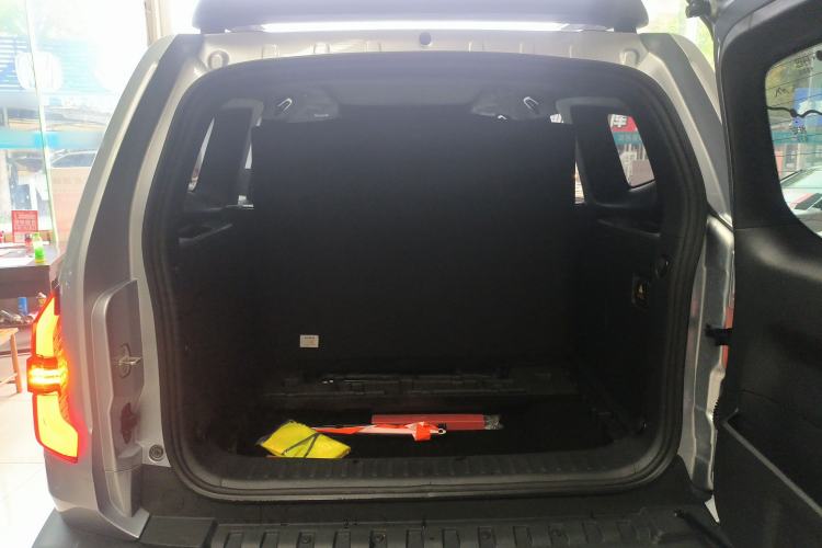 Used Deepal G318 2024 Four-Wheel-Drive Air Suspension Model Trunk
