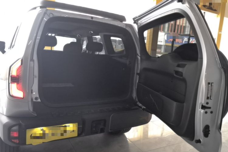 Used Deepal G318 2024 Four-Wheel-Drive Air Suspension Model Trunk