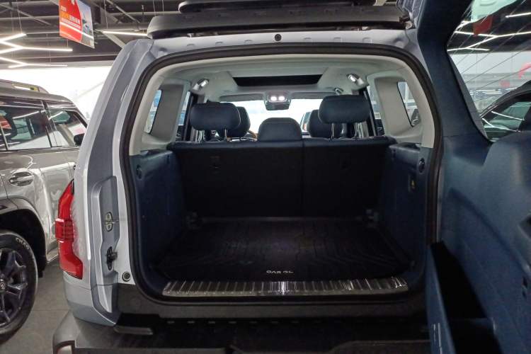 Used Deepal G318 2024 Four-Wheel-Drive Air Suspension Model Trunk
