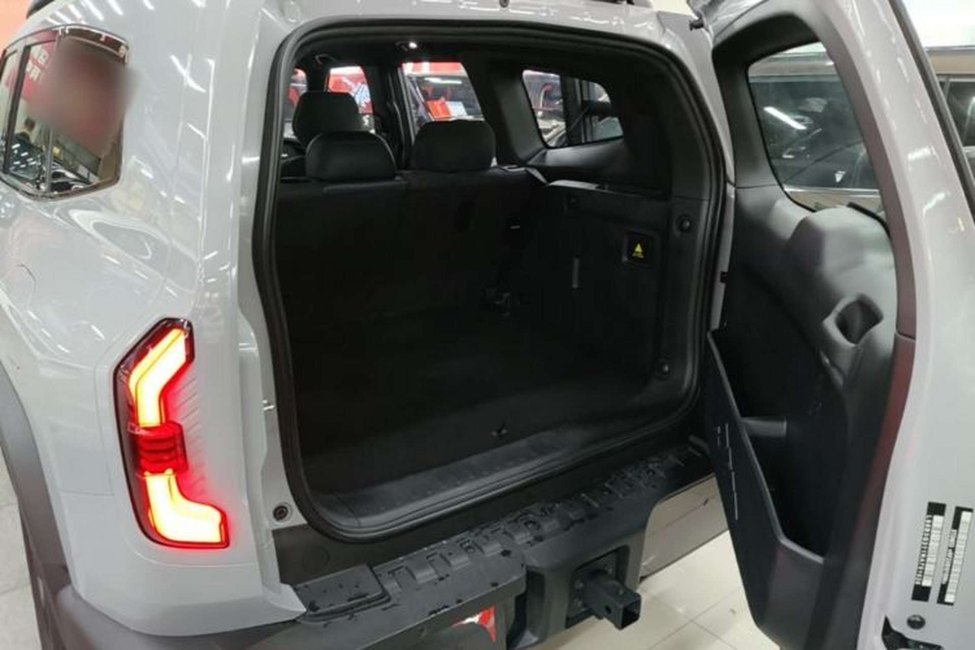Used Deepal G318 2024 Four-Wheel-Drive Air Suspension Model Trunk