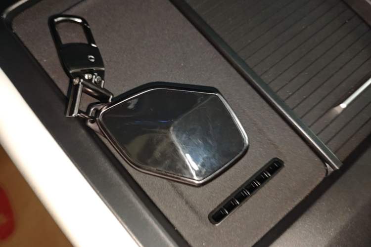 Used Deepal G318 2024 Four-Wheel-Drive Air Suspension Model Vehicle Key