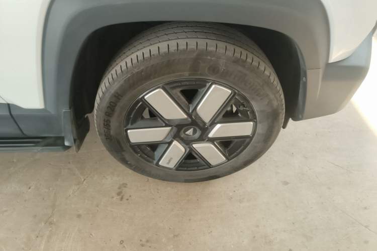 Used Deepal G318 2024 Four-Wheel-Drive Air Suspension Model Right Front Wheel Hub