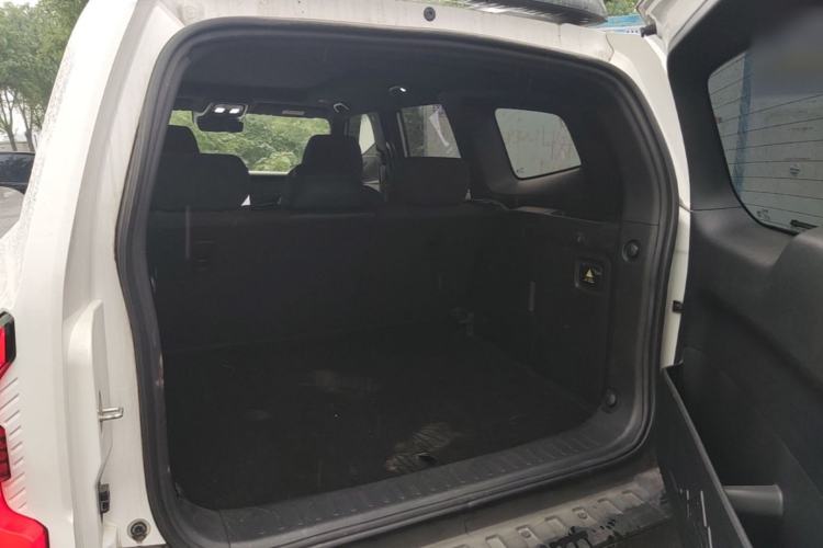 Used Deepal G318 2024 Four-Wheel-Drive Air Suspension Model Trunk