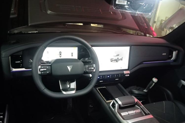 Used Deepal G318 2025 Worry-Free Adventure Edition Four-Wheel Drive Secret Realm Version Center Console