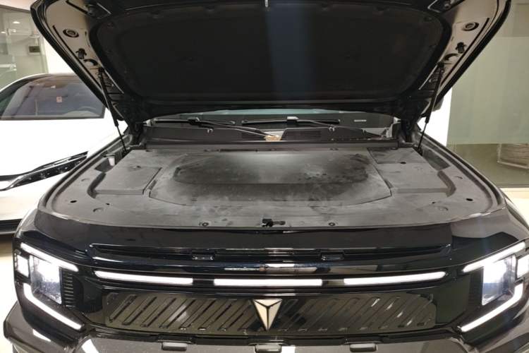 Used Deepal G318 2025 Worry-Free Cross-Country Edition Four-Wheel Drive Distant Mountains Version Engine Bay