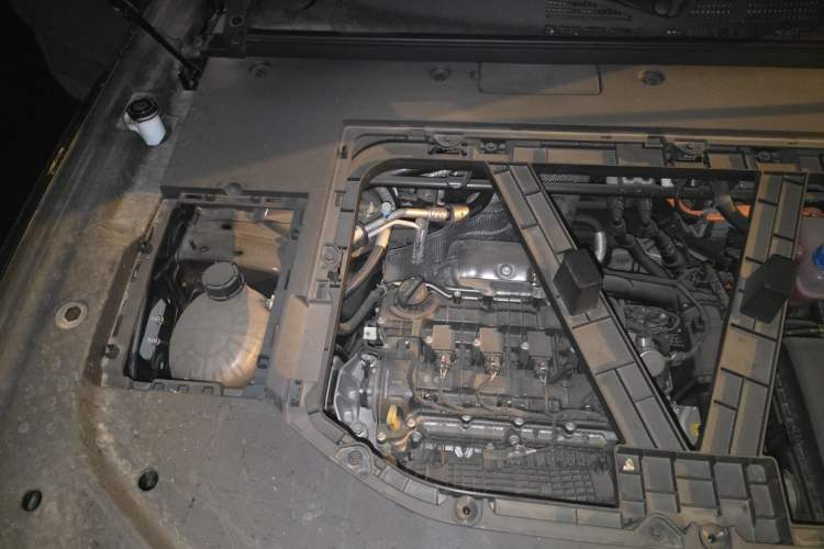 Used Deepal G318 2025 Worry-Free Cross-Country Edition Four-Wheel Drive Distant Mountains Version Engine Bay Right