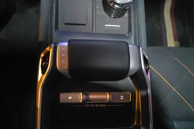 Used Deepal G318 2025 Worry-Free Cross-Country Edition Four-Wheel Drive Distant Mountains Version Gear Lever