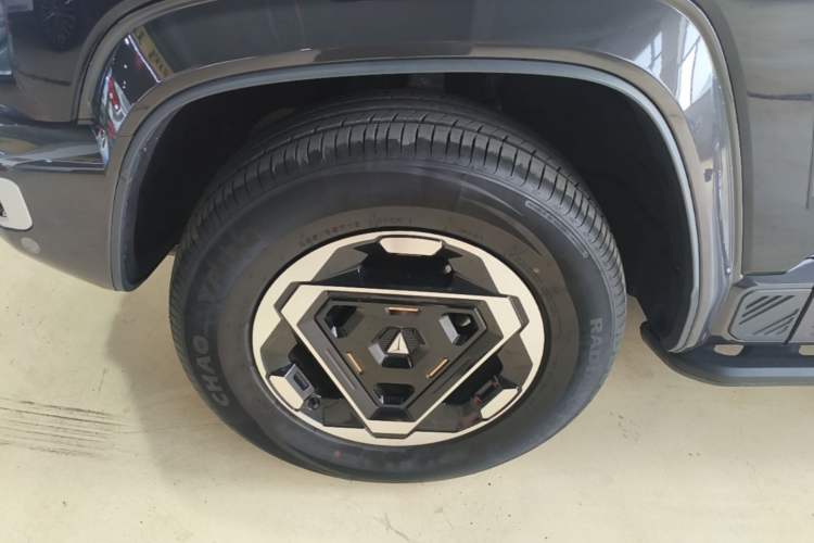 Used Deepal G318 2025 Worry-Free Cross-Country Edition Four-Wheel Drive Distant Mountains Version Left Front Wheel Hub