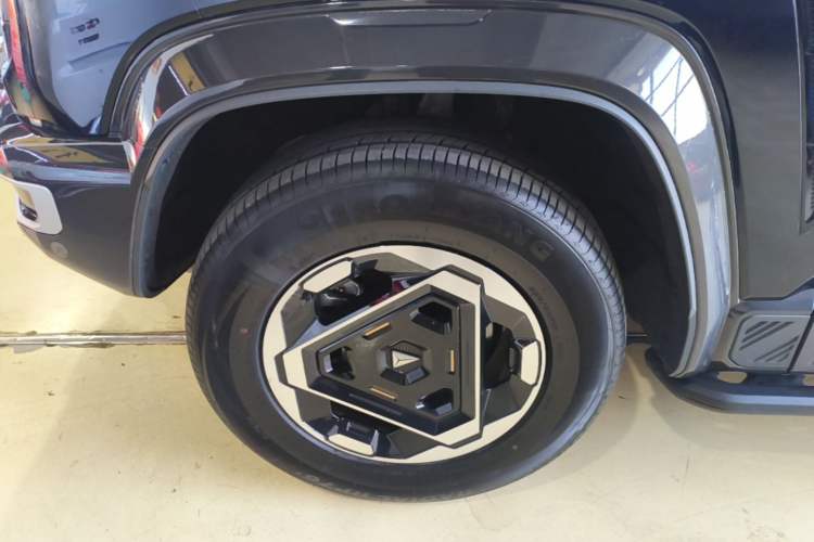 Used Deepal G318 2025 Worry-Free Cross-Country Edition Four-Wheel Drive Distant Mountains Version Left Front Wheel Hub