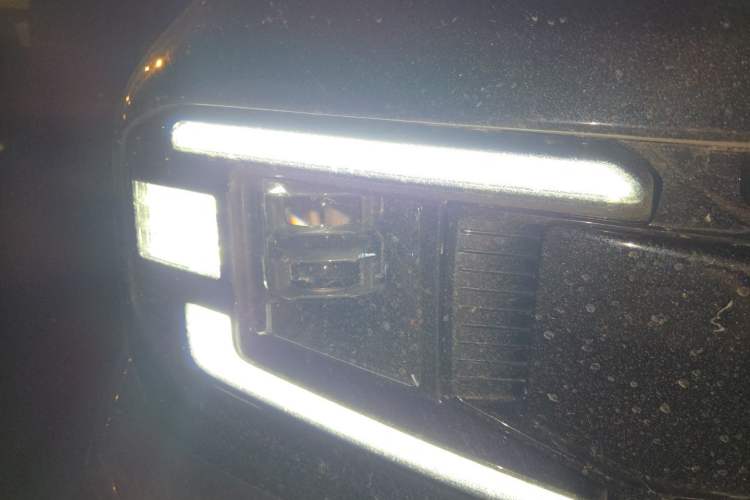 Used Deepal G318 2025 Worry-Free Cross-Country Edition Four-Wheel Drive Distant Mountains Version Right Front Headlight