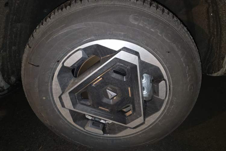 Used Deepal G318 2025 Worry-Free Cross-Country Edition Four-Wheel Drive Distant Mountains Version Right Front Wheel Hub