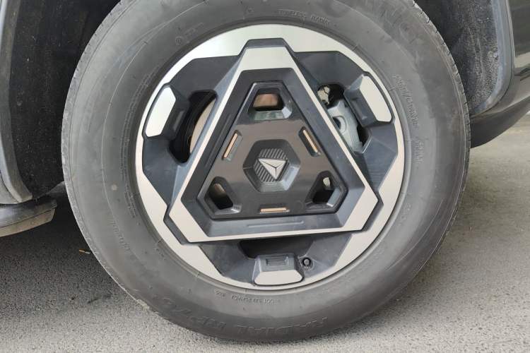 Used Deepal G318 2025 Worry-Free Cross-Country Edition Four-Wheel Drive Distant Mountains Version Right Front Wheel Hub