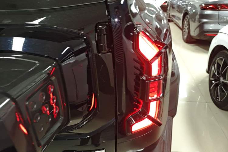 Used Deepal G318 2025 Worry-Free Cross-Country Edition Four-Wheel Drive Distant Mountains Version Right Rear Taillight