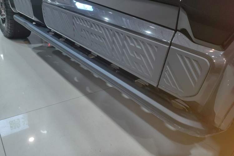 Used Deepal G318 2025 Worry-Free Adventure Edition Four-Wheel Drive Secret Realm Version Right Side Sill