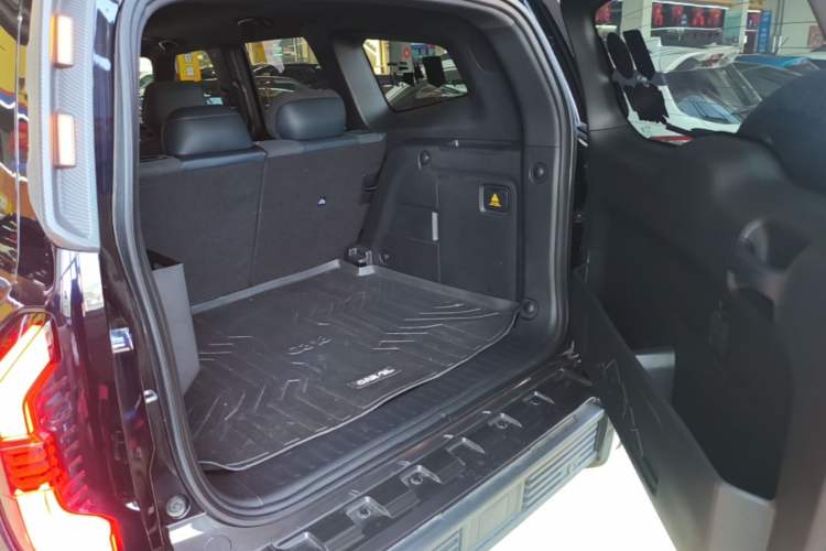 Used Deepal G318 2025 Worry-Free Cross-Country Edition Four-Wheel Drive Distant Mountains Version Trunk