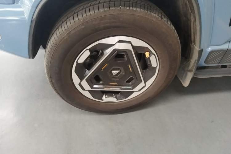 Used Deepal G318 2025 Worry-Free Cross-Country Edition Four-Wheel Drive Distant Mountains Version Left Front Wheel Hub