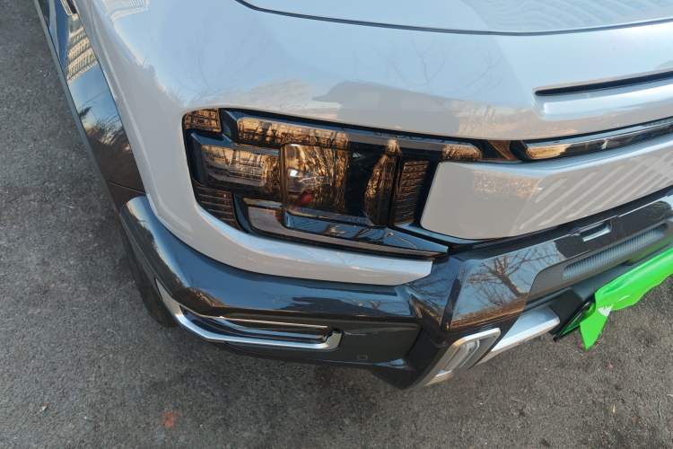 Used Deepal G318 2025 Worry-Free Cross-Country Edition Four-Wheel Drive Distant Mountains Version Right Front Headlight