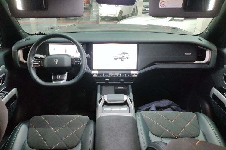 Used Deepal G318 2025 Worry-Free Cross-Country Edition Four-Wheel Drive Distant Mountains Version Center Console