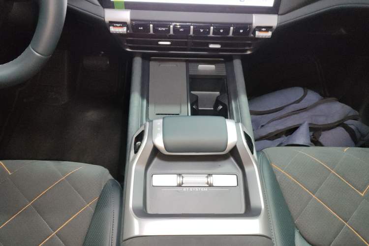 Used Deepal G318 2025 Worry-Free Cross-Country Edition Four-Wheel Drive Distant Mountains Version Gear Lever