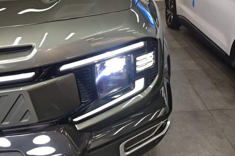 Used Deepal G318 2025 Worry-Free Cross-Country Edition Four-Wheel Drive Distant Mountains Version Left Front Headlight