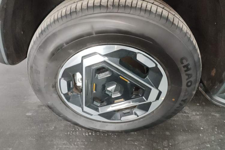Used Deepal G318 2025 Worry-Free Cross-Country Edition Four-Wheel Drive Distant Mountains Version Left Front Wheel Hub